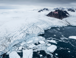 Penemuan Mengguncang di Antartika: Granit Merah Muda Ungkap Struktur Purba di Bawah Gletser Pine Island
