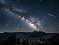Hujan Meteor Perseids 2026 Mencapai Puncaknya Dini Hari Ini, Langit Gelap Tanpa Gangguan Cahaya Bulan